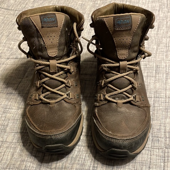 Ahnu waterproof hiking boots with vibram sole - Picture 3 of 6